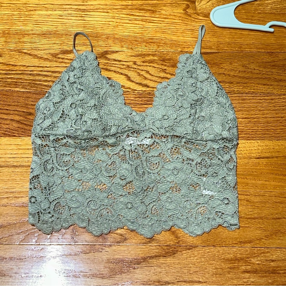 Love Tree size medium sage green lace tank top